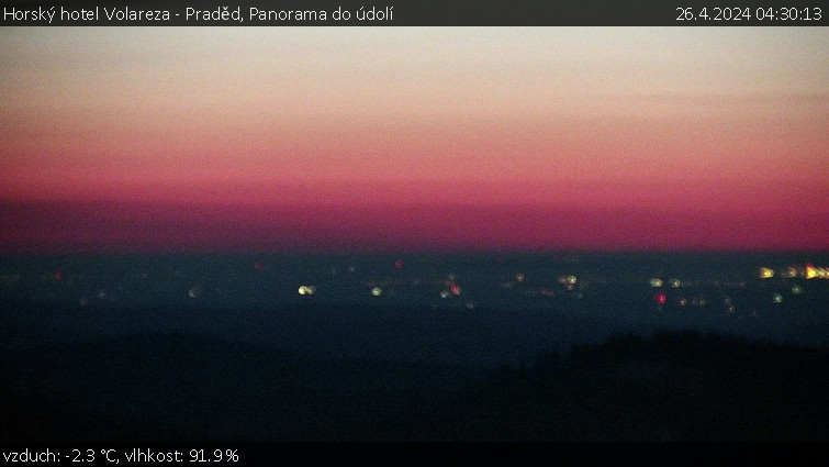Horský hotel Volareza - Praděd - Panorama do údolí - 26.4.2024 v 04:30