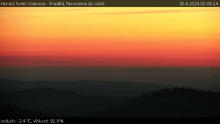Horský hotel Volareza - Praděd - Panorama do údolí - 26.4.2024 v 05:00
