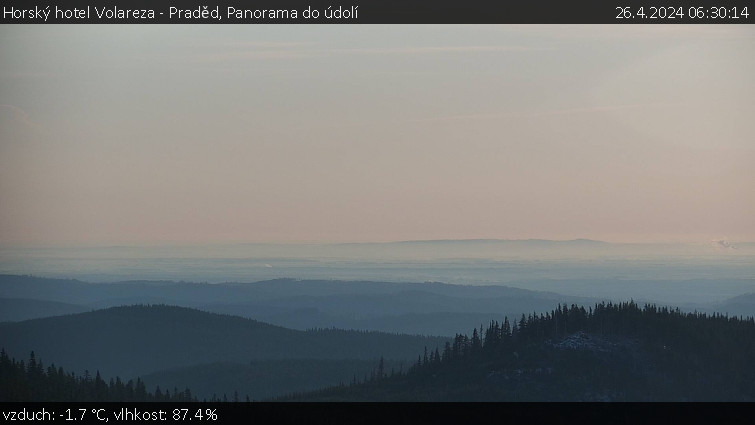 Horský hotel Volareza - Praděd - Panorama do údolí - 26.4.2024 v 06:30