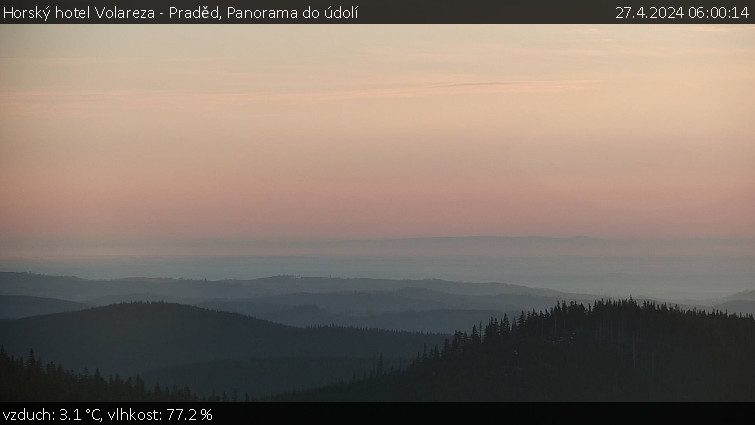 Horský hotel Volareza - Praděd - Panorama do údolí - 27.4.2024 v 06:00