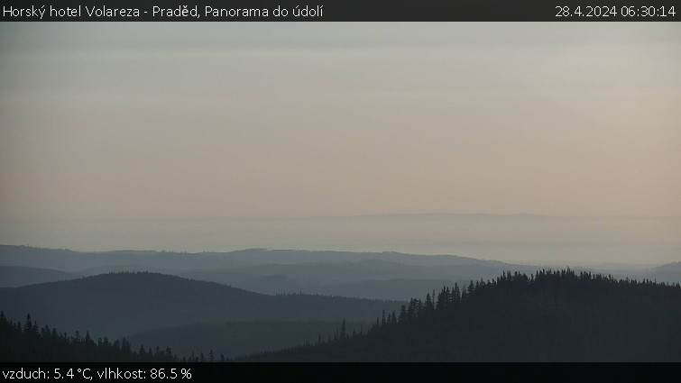 Horský hotel Volareza - Praděd - Panorama do údolí - 28.4.2024 v 06:30