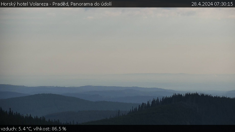 Horský hotel Volareza - Praděd - Panorama do údolí - 28.4.2024 v 07:30
