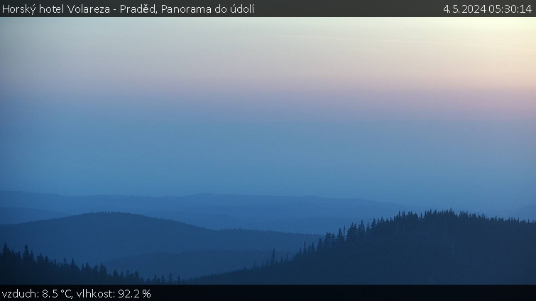 Horský hotel Volareza - Praděd - Panorama do údolí - 4.5.2024 v 05:30