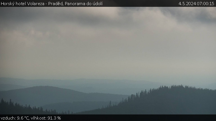 Horský hotel Volareza - Praděd - Panorama do údolí - 4.5.2024 v 07:00