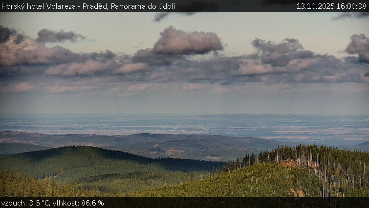 Horský hotel Volareza - Praděd - Panorama do údolí - 13.10.2025 v 16:00 Horský hotel Volareza - Praděd - Panorama do údolí - 13.10.2025 v 16:00