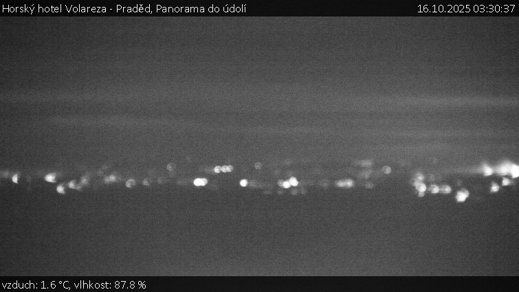 Horský hotel Volareza - Praděd - Panorama do údolí - 16.10.2025 v 03:30 Horský hotel Volareza - Praděd - Panorama do údolí - 16.10.2025 v 03:30