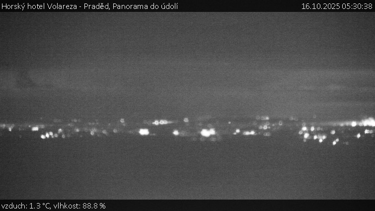 Horský hotel Volareza - Praděd - Panorama do údolí - 16.10.2025 v 05:30 Horský hotel Volareza - Praděd - Panorama do údolí - 16.10.2025 v 05:30