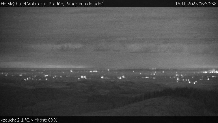 Horský hotel Volareza - Praděd - Panorama do údolí - 16.10.2025 v 06:30 Horský hotel Volareza - Praděd - Panorama do údolí - 16.10.2025 v 06:30