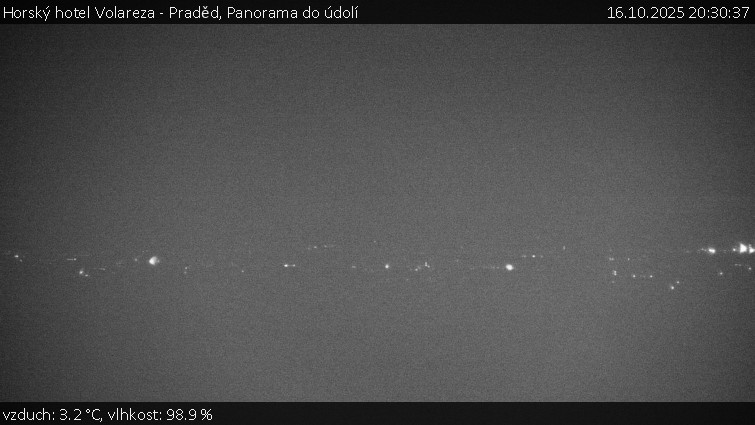 Horský hotel Volareza - Praděd - Panorama do údolí - 16.10.2025 v 20:30 Horský hotel Volareza - Praděd - Panorama do údolí - 16.10.2025 v 20:30