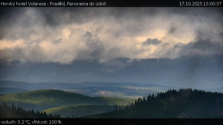 Horský hotel Volareza - Praděd - Panorama do údolí - 17.10.2025 v 15:00 Horský hotel Volareza - Praděd - Panorama do údolí - 17.10.2025 v 15:00