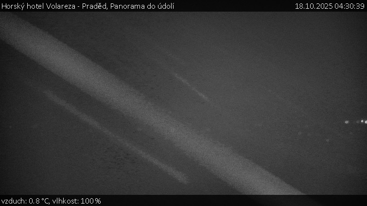 Horský hotel Volareza - Praděd - Panorama do údolí - 18.10.2025 v 04:30 Horský hotel Volareza - Praděd - Panorama do údolí - 18.10.2025 v 04:30