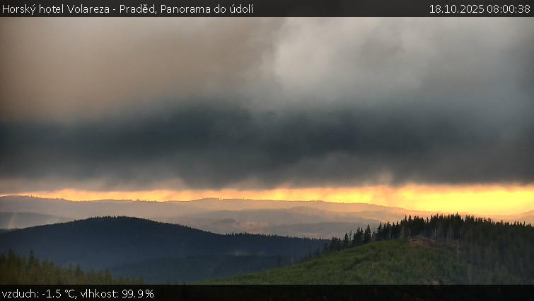 Horský hotel Volareza - Praděd - Panorama do údolí - 18.10.2025 v 08:00 Horský hotel Volareza - Praděd - Panorama do údolí - 18.10.2025 v 08:00