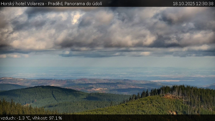 Horský hotel Volareza - Praděd - Panorama do údolí - 18.10.2025 v 12:30 Horský hotel Volareza - Praděd - Panorama do údolí - 18.10.2025 v 12:30