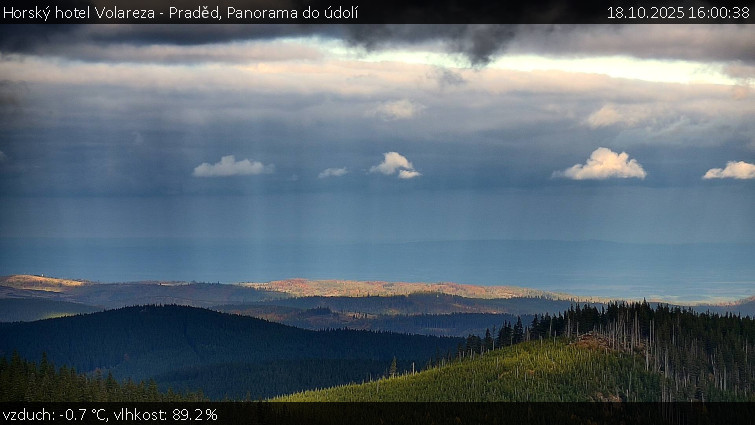 Horský hotel Volareza - Praděd - Panorama do údolí - 18.10.2025 v 16:00 Horský hotel Volareza - Praděd - Panorama do údolí - 18.10.2025 v 16:00