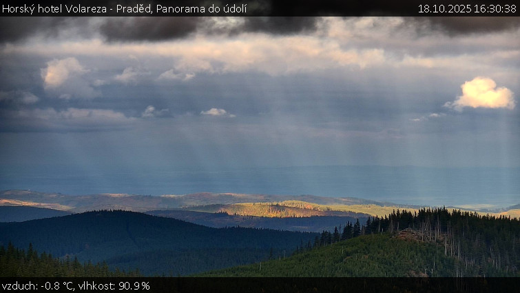 Horský hotel Volareza - Praděd - Panorama do údolí - 18.10.2025 v 16:30 Horský hotel Volareza - Praděd - Panorama do údolí - 18.10.2025 v 16:30