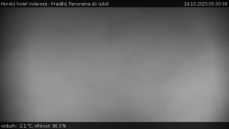 Horský hotel Volareza - Praděd - Panorama do údolí - 19.10.2025 v 05:30 Horský hotel Volareza - Praděd - Panorama do údolí - 19.10.2025 v 05:30