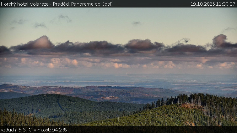 Horský hotel Volareza - Praděd - Panorama do údolí - 19.10.2025 v 11:30 Horský hotel Volareza - Praděd - Panorama do údolí - 19.10.2025 v 11:30