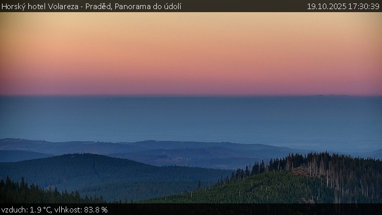 Horský hotel Volareza - Praděd - Panorama do údolí - 19.10.2025 v 17:30 Horský hotel Volareza - Praděd - Panorama do údolí - 19.10.2025 v 17:30