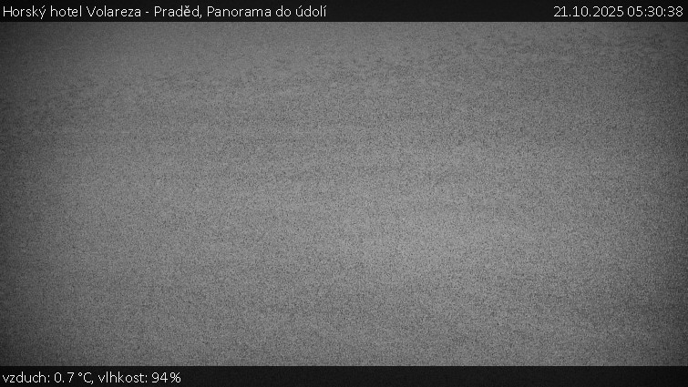 Horský hotel Volareza - Praděd - Panorama do údolí - 21.10.2025 v 05:30 Horský hotel Volareza - Praděd - Panorama do údolí - 21.10.2025 v 05:30