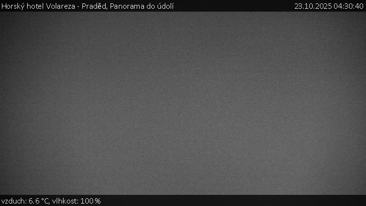 Horský hotel Volareza - Praděd - Panorama do údolí - 23.10.2025 v 04:30 Horský hotel Volareza - Praděd - Panorama do údolí - 23.10.2025 v 04:30