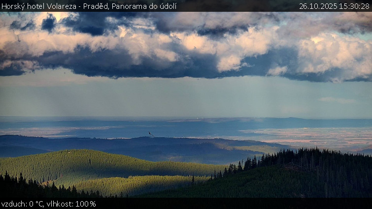 Horský hotel Volareza - Praděd - Panorama do údolí - 26.10.2025 v 15:30 Horský hotel Volareza - Praděd - Panorama do údolí - 26.10.2025 v 15:30