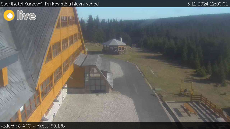 Sporthotel Kurzovní - Parkoviště a hlavní vchod - 5.11.2024 v 12:00 Sporthotel Kurzovní - Parkoviště a hlavní vchod - 5.11.2024 v 12:00