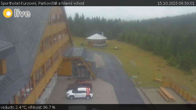 Sporthotel Kurzovní - Parkoviště a hlavní vchod - 15.10.2025 v 08:50 Sporthotel Kurzovní - Parkoviště a hlavní vchod - 15.10.2025 v 08:50