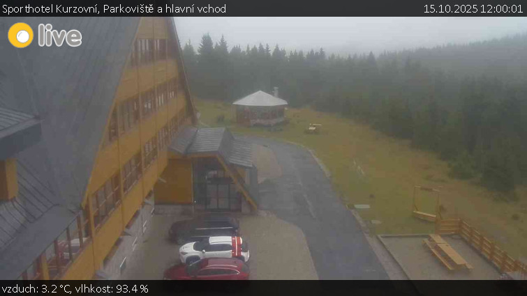 Sporthotel Kurzovní - Parkoviště a hlavní vchod - 15.10.2025 v 12:00 Sporthotel Kurzovní - Parkoviště a hlavní vchod - 15.10.2025 v 12:00