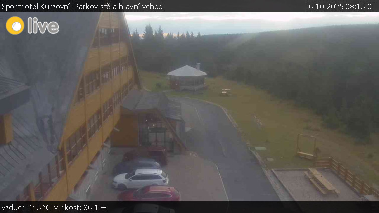 Sporthotel Kurzovní - Parkoviště a hlavní vchod - 16.10.2025 v 08:15 Sporthotel Kurzovní - Parkoviště a hlavní vchod - 16.10.2025 v 08:15