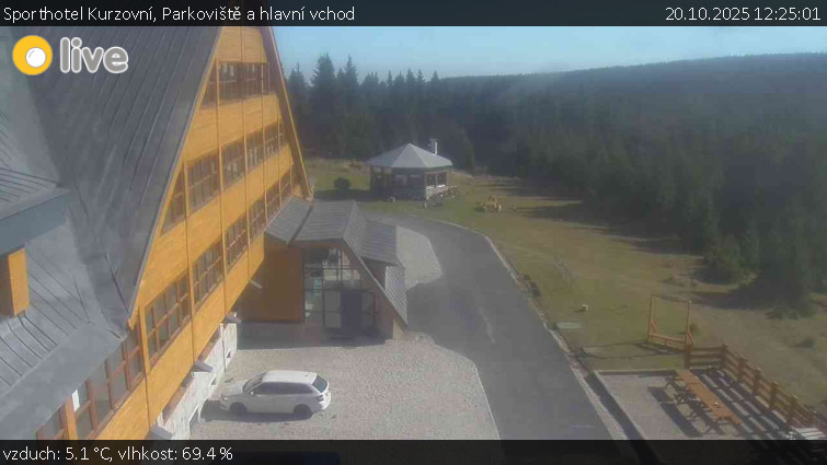 Sporthotel Kurzovní - Parkoviště a hlavní vchod - 20.10.2025 v 12:25 Sporthotel Kurzovní - Parkoviště a hlavní vchod - 20.10.2025 v 12:25