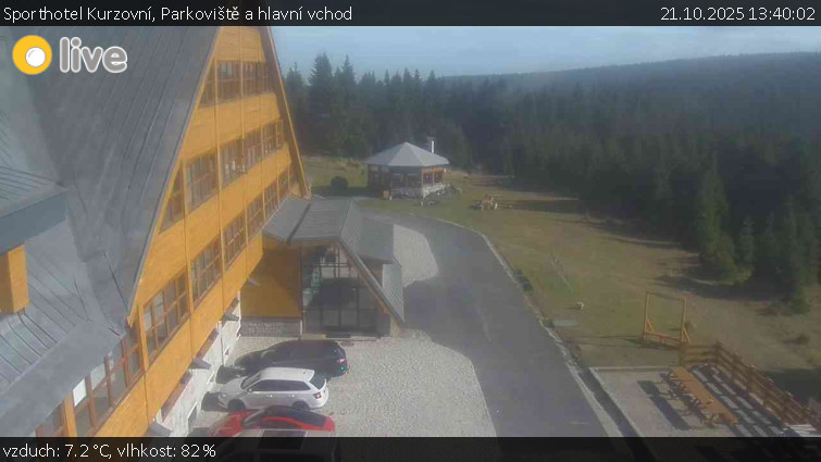 Sporthotel Kurzovní - Parkoviště a hlavní vchod - 21.10.2025 v 13:40 Sporthotel Kurzovní - Parkoviště a hlavní vchod - 21.10.2025 v 13:40
