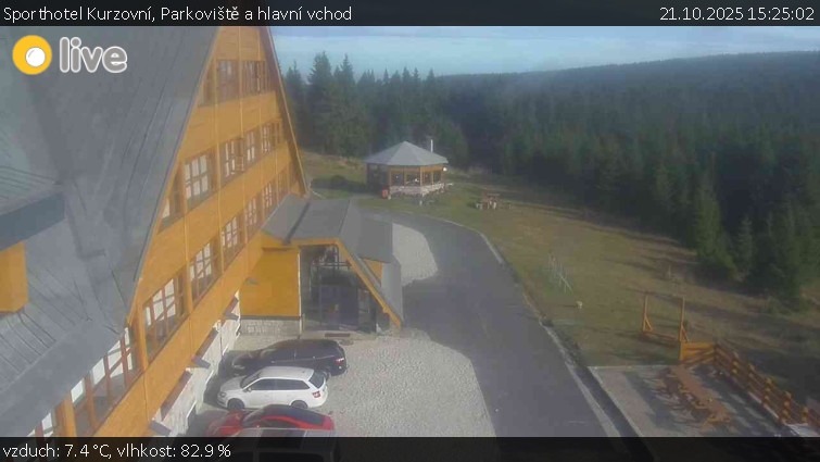Sporthotel Kurzovní - Parkoviště a hlavní vchod - 21.10.2025 v 15:25 Sporthotel Kurzovní - Parkoviště a hlavní vchod - 21.10.2025 v 15:25