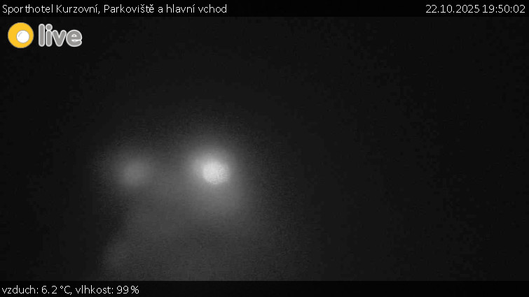 Sporthotel Kurzovní - Parkoviště a hlavní vchod - 22.10.2025 v 19:50 Sporthotel Kurzovní - Parkoviště a hlavní vchod - 22.10.2025 v 19:50