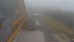 Parkoviště a hlavní vchod