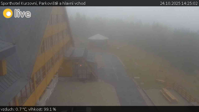 Sporthotel Kurzovní - Parkoviště a hlavní vchod - 24.10.2025 v 14:25 Sporthotel Kurzovní - Parkoviště a hlavní vchod - 24.10.2025 v 14:25