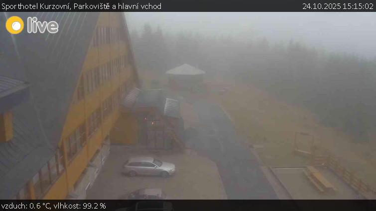 Sporthotel Kurzovní - Parkoviště a hlavní vchod - 24.10.2025 v 15:15 Sporthotel Kurzovní - Parkoviště a hlavní vchod - 24.10.2025 v 15:15