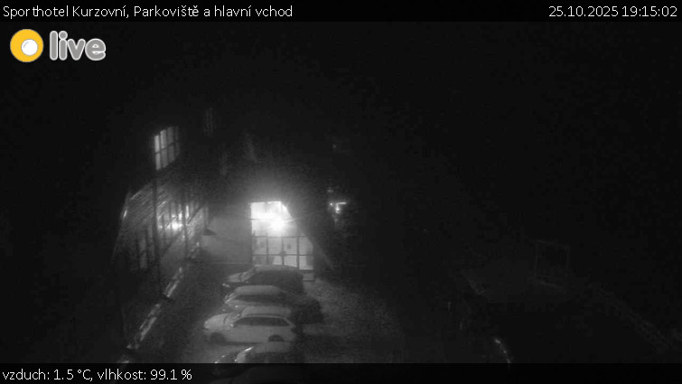 Sporthotel Kurzovní - Parkoviště a hlavní vchod - 25.10.2025 v 19:15 Sporthotel Kurzovní - Parkoviště a hlavní vchod - 25.10.2025 v 19:15