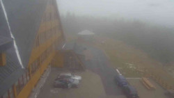 Parkoviště a hlavní vchod