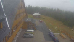 Parkoviště a hlavní vchod