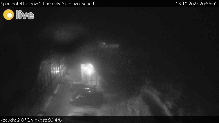 Sporthotel Kurzovní - Parkoviště a hlavní vchod - 28.10.2025 v 20:35 Sporthotel Kurzovní - Parkoviště a hlavní vchod - 28.10.2025 v 20:35
