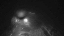 Parkoviště a hlavní vchod