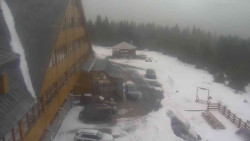 Parkoviště a hlavní vchod