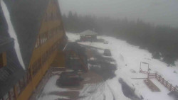 Parkoviště a hlavní vchod