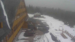 Parkoviště a hlavní vchod