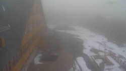 Parkoviště a hlavní vchod