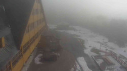 Parkoviště a hlavní vchod