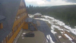 Parkoviště a hlavní vchod