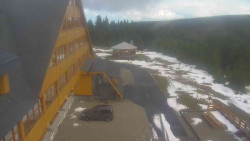 Parkoviště a hlavní vchod