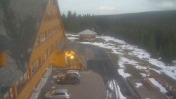 Parkoviště a hlavní vchod