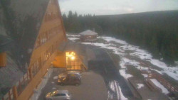 Parkoviště a hlavní vchod